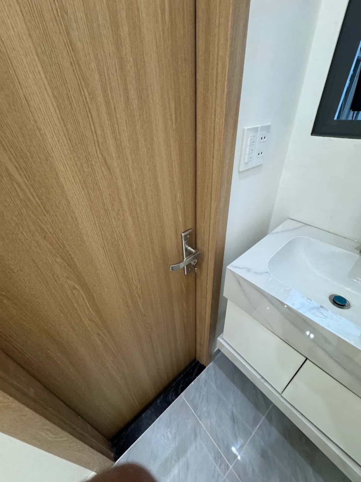 Hoàn thiện 6 bộ cửa composite Nguyễn Văn Công - Gò Vấp — ảnh 5