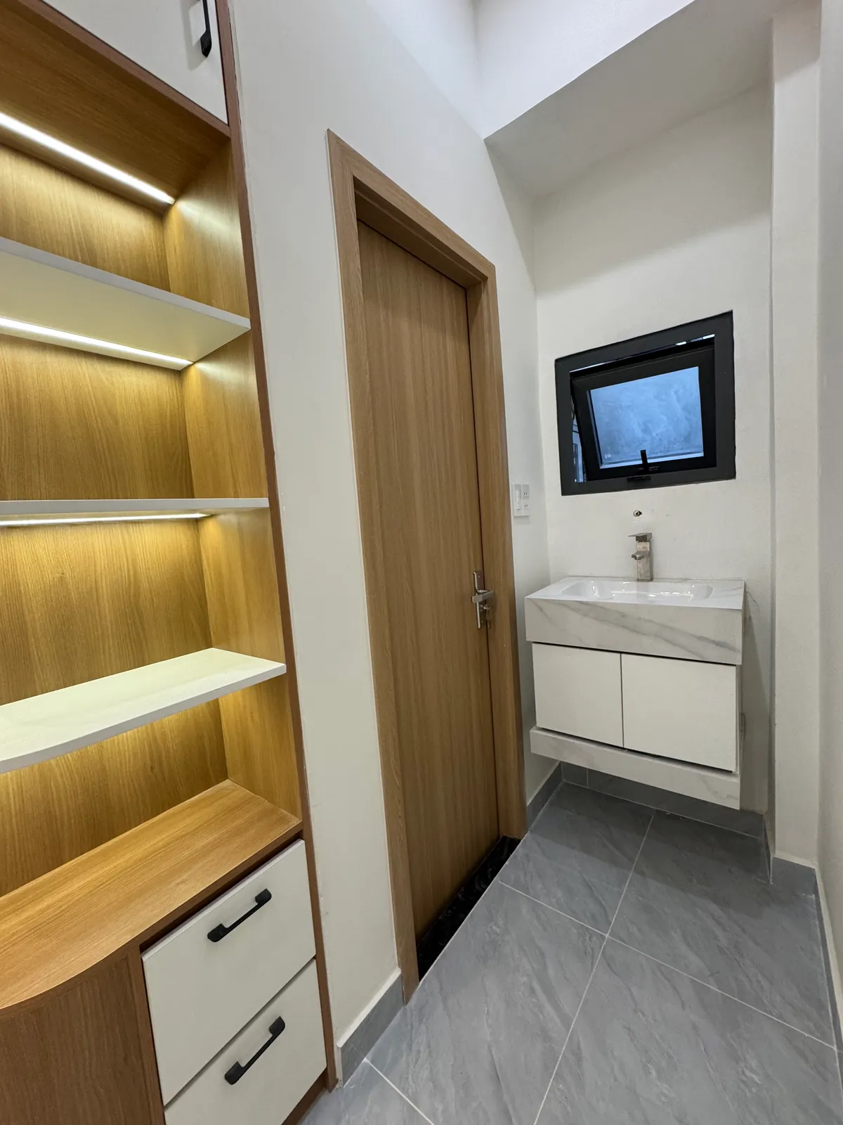 Hoàn thiện 6 bộ cửa composite Nguyễn Văn Công - Gò Vấp — ảnh 6